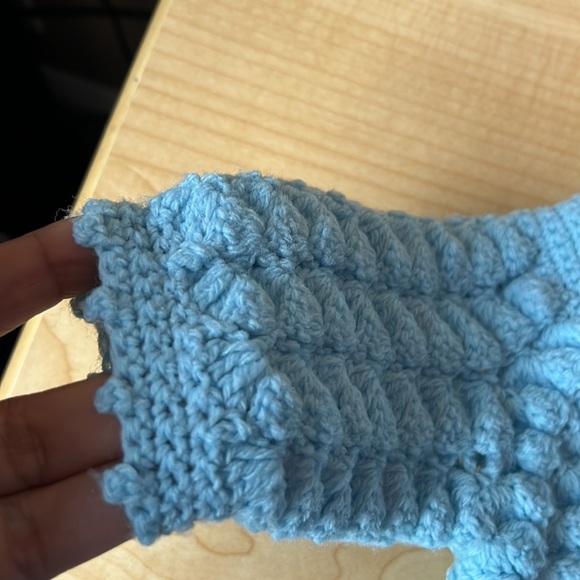 Baby Handknitted cardigan and bonnet set color baby blue - Picture 7 of 17